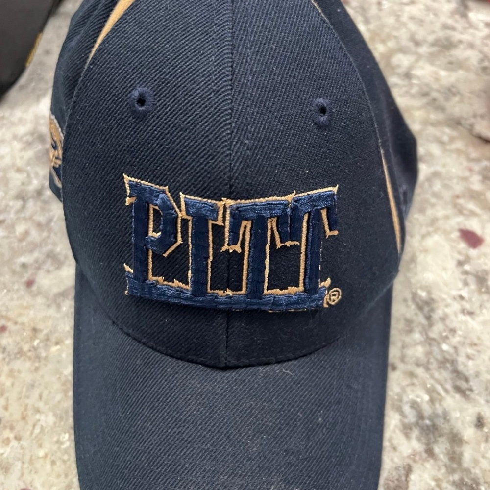 Pitt vintage hat